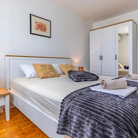 Olga'S Place-New Apartment 200 Mt From The Sea Πούλα Εξωτερικό φωτογραφία