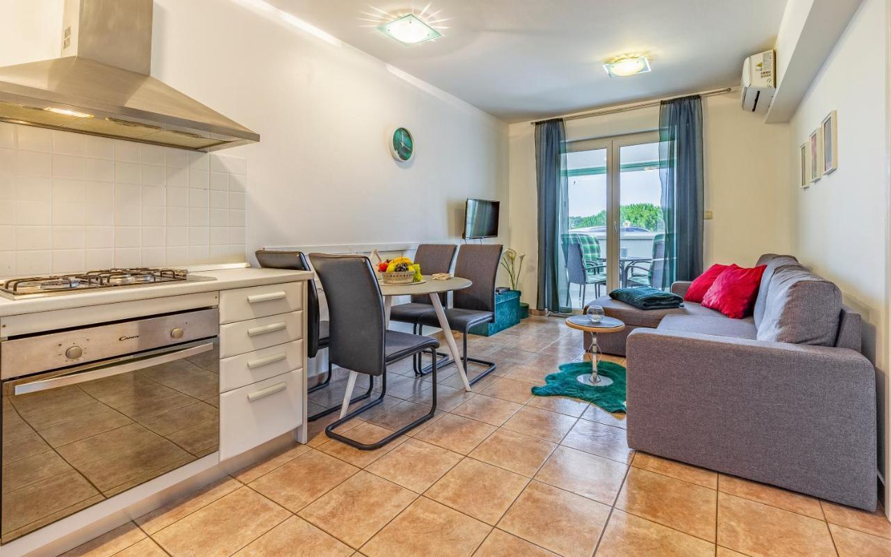 Olga'S Place-New Apartment 200 Mt From The Sea Πούλα Εξωτερικό φωτογραφία