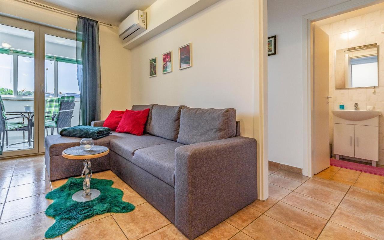 Olga'S Place-New Apartment 200 Mt From The Sea Πούλα Εξωτερικό φωτογραφία